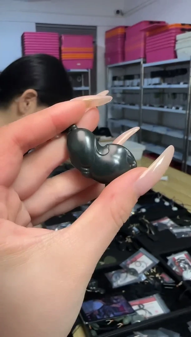 颈饰未镶嵌和田玉青玉唐马吊坠