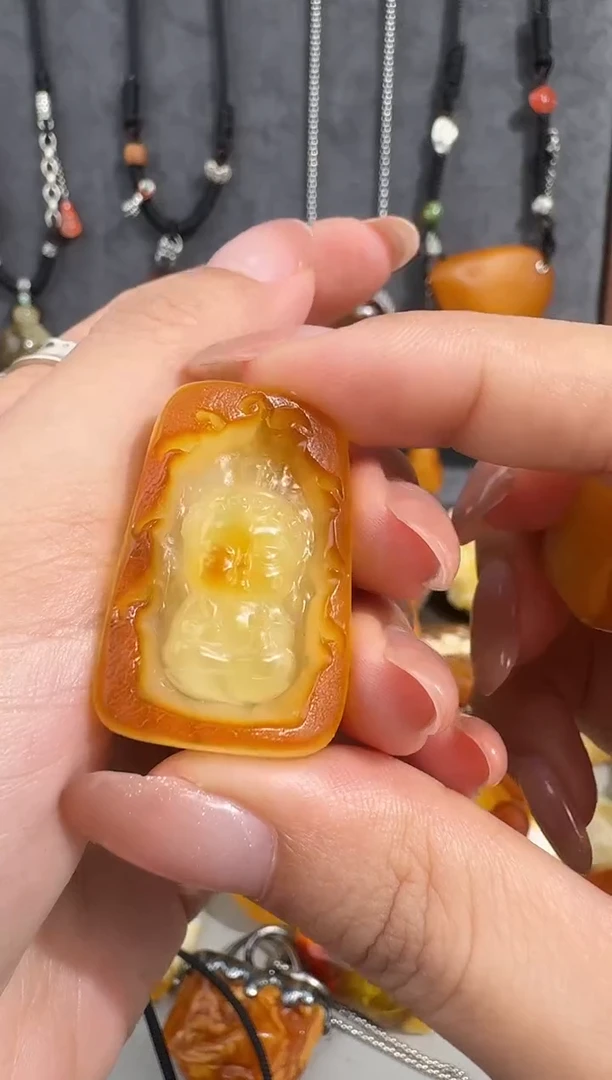 未镶嵌琥珀裸石鲨琥珀