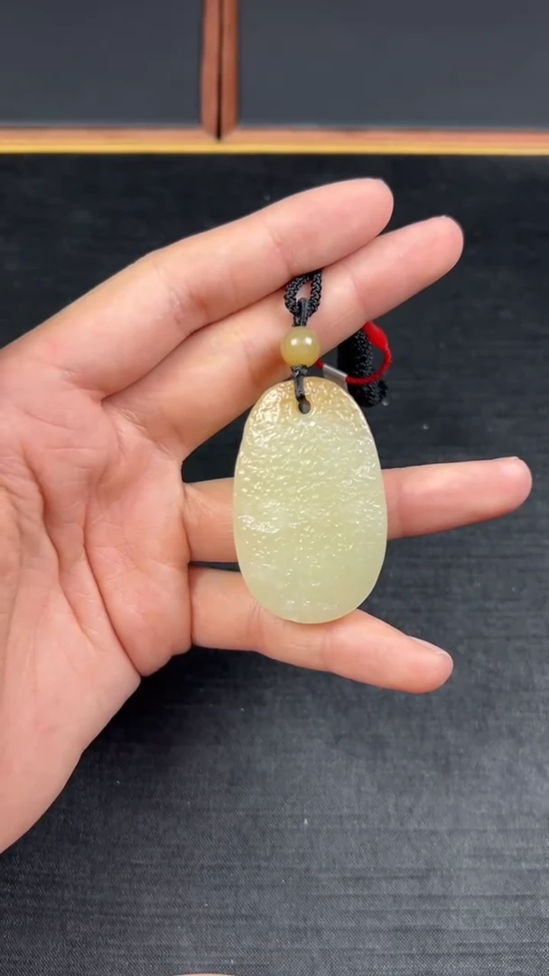 【闪购商品】和田玉吊坠(赠链)未镶嵌且末金山微色差