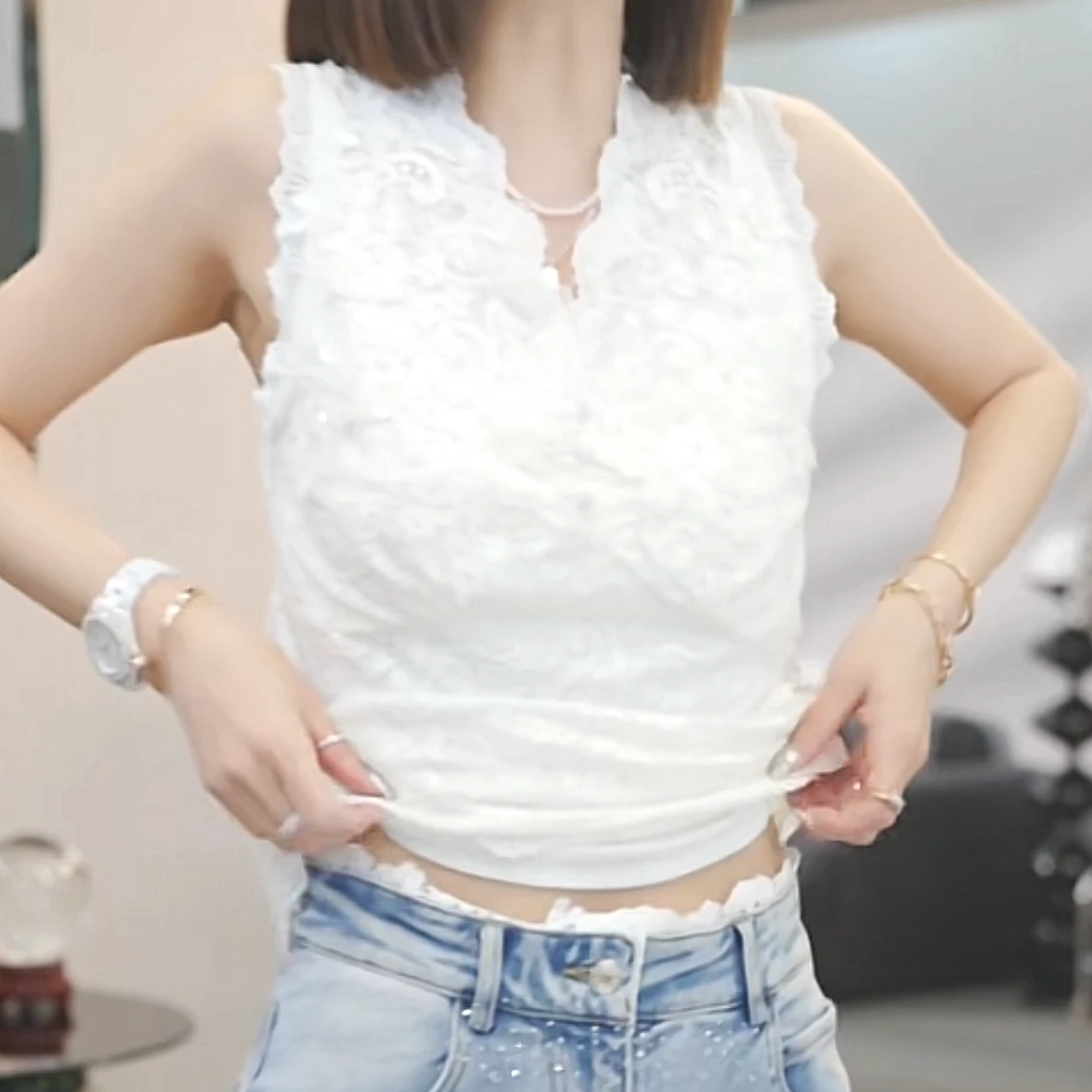 时尚气质蕾丝无袖上衣女2025春季新款百搭外穿通勤V领白色背心