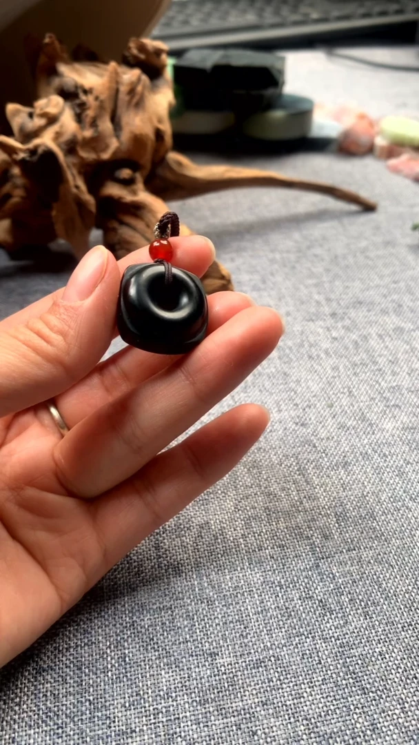 颈饰未镶嵌和田玉挂件