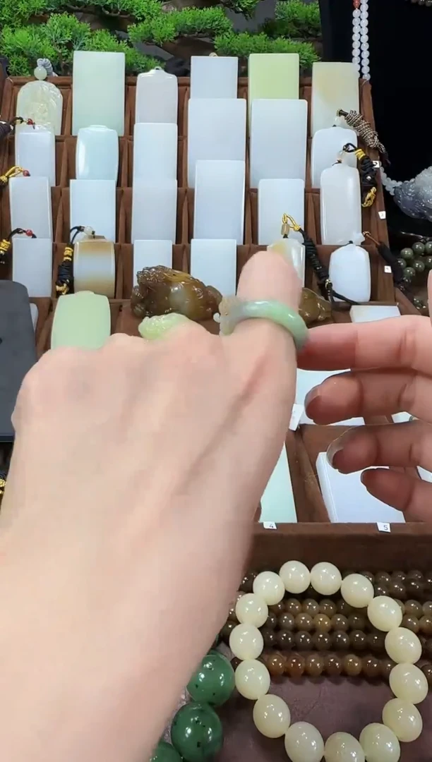 未镶嵌戒指和田玉多样性发其一