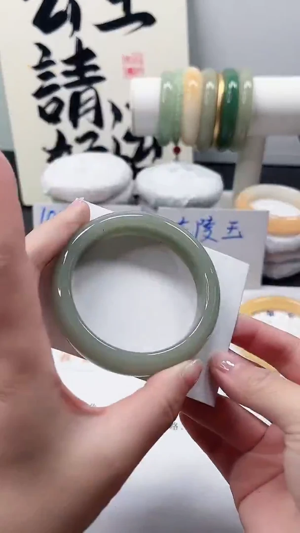 未镶嵌手镯石英质玉31-56.3