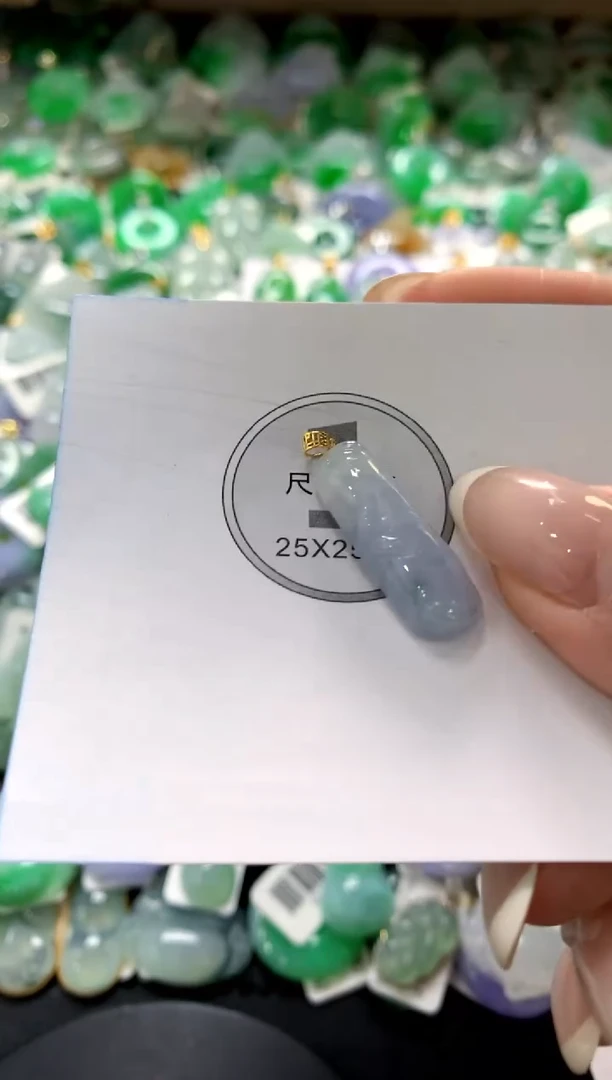 翡翠18K金镶嵌颈饰1111111111111111