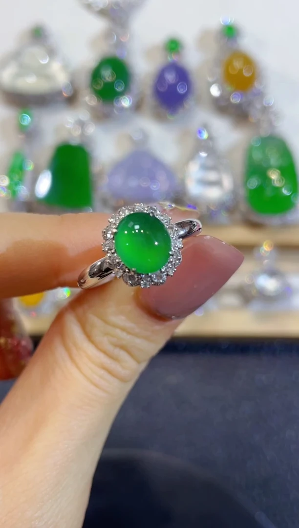 颈饰18K金镶嵌翡翠团购10