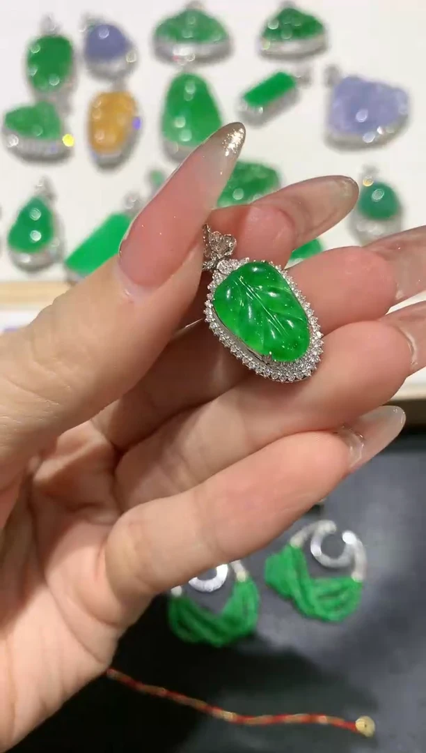 【闪购商品】翡翠吊坠(不含链)18K金镶嵌团购4