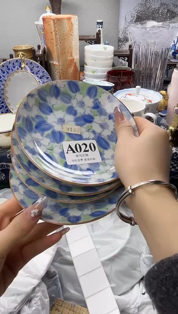 瓷片虫**姐  A020