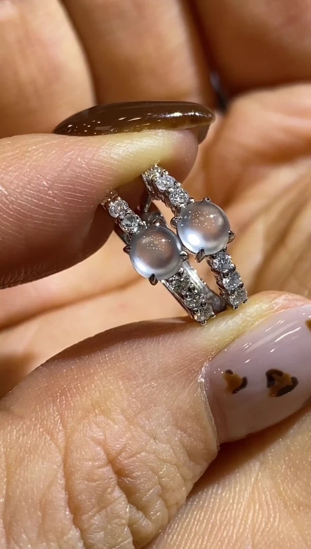 颈饰18K金镶嵌翡翠收到货48小时鉴赏期（超时不退不换）