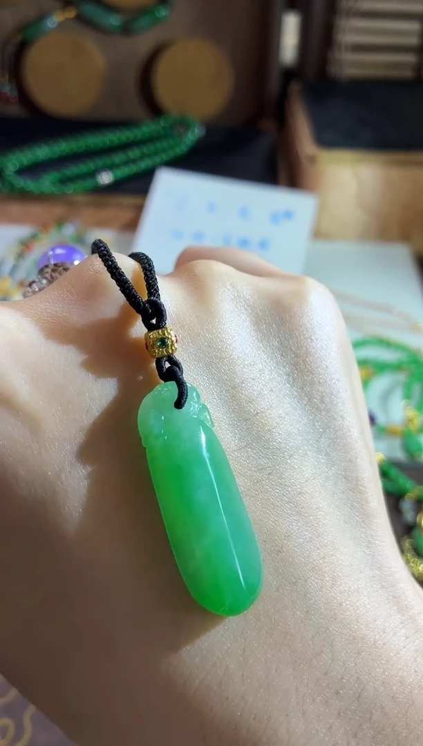 颈饰未镶嵌翡翠吊坠