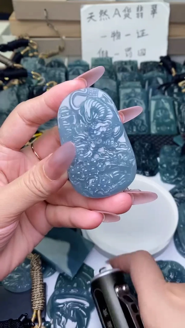 颈饰未镶嵌翡翠