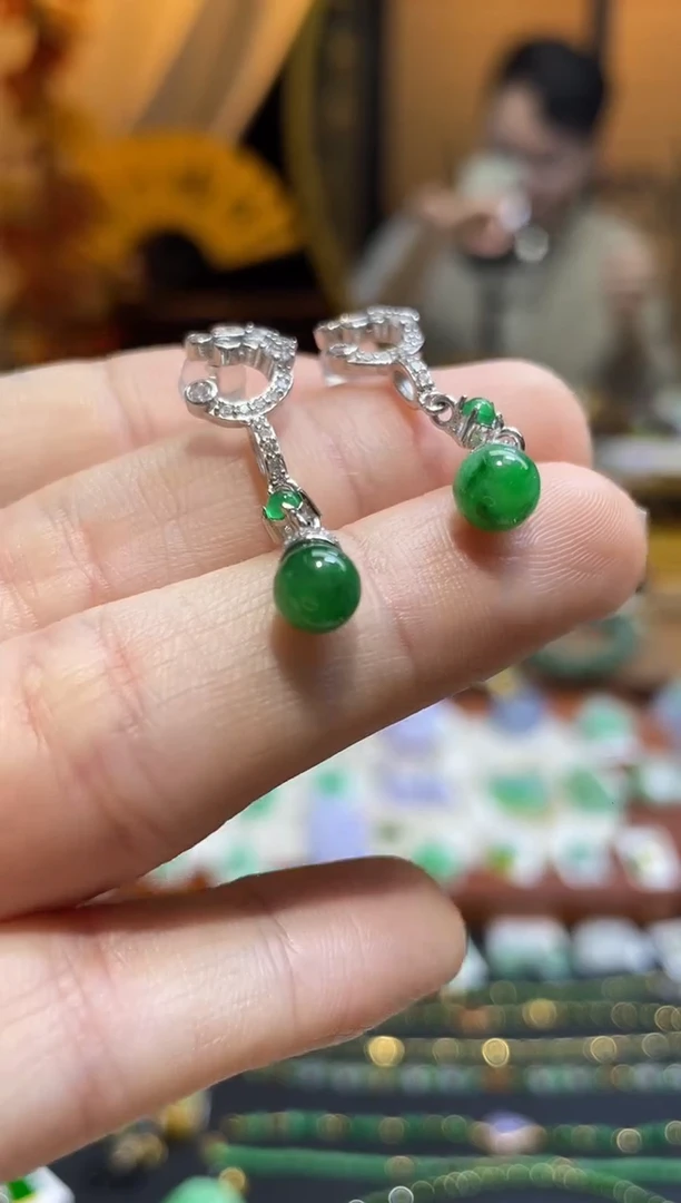 颈饰未镶嵌翡翠耳钉