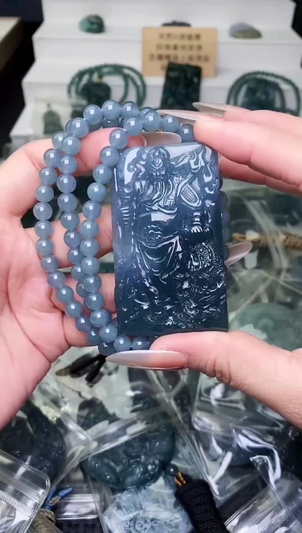 颈饰未镶嵌翡翠