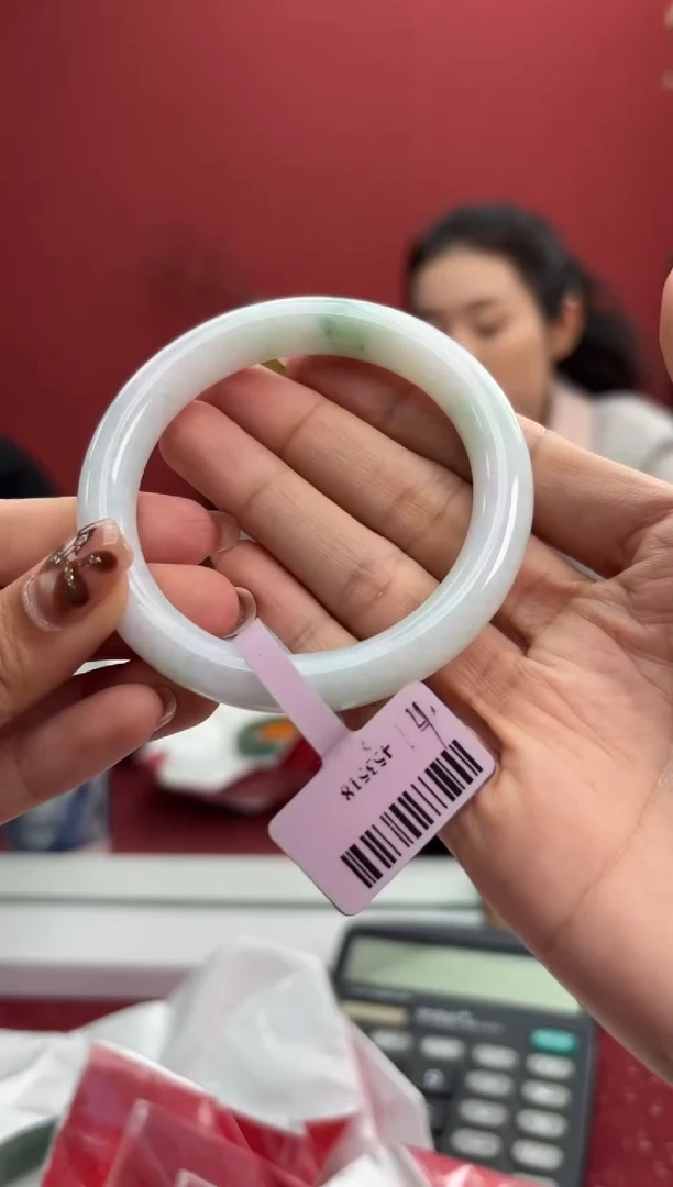 【闪购商品】翡翠手镯（圆镯）未镶嵌24手镯