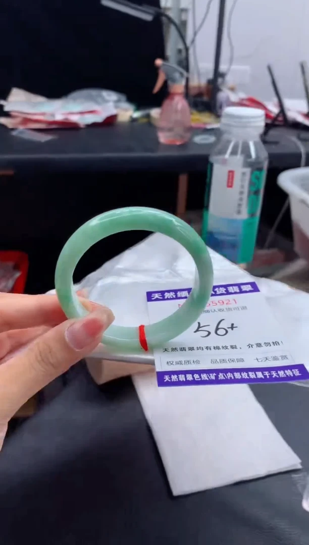 翡翠手镯未镶嵌有纹，完美者勿拍
