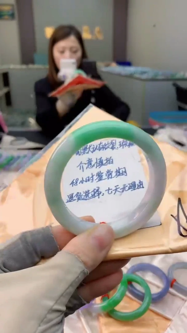 未镶嵌手镯翡翠0500510592