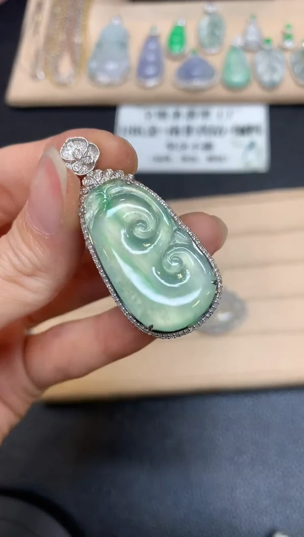 【闪购商品】翡翠颈饰18K金镶嵌【无服务费