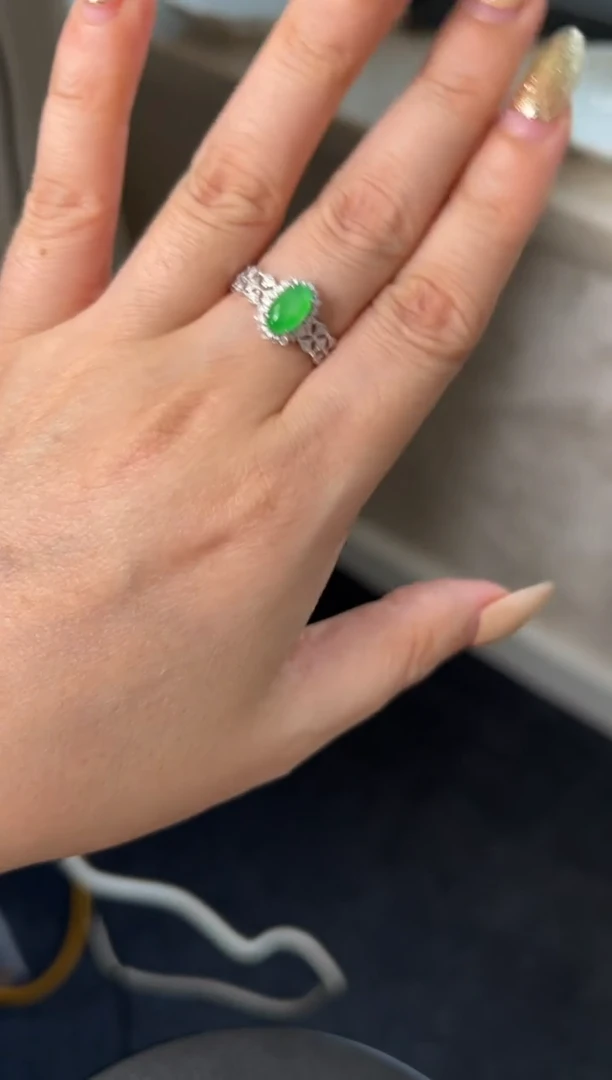 18K金镶嵌戒指翡翠源头直播间