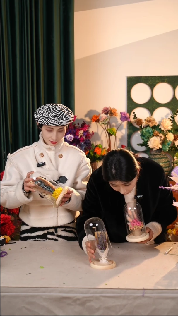 【闪购商品】玻璃罩随机