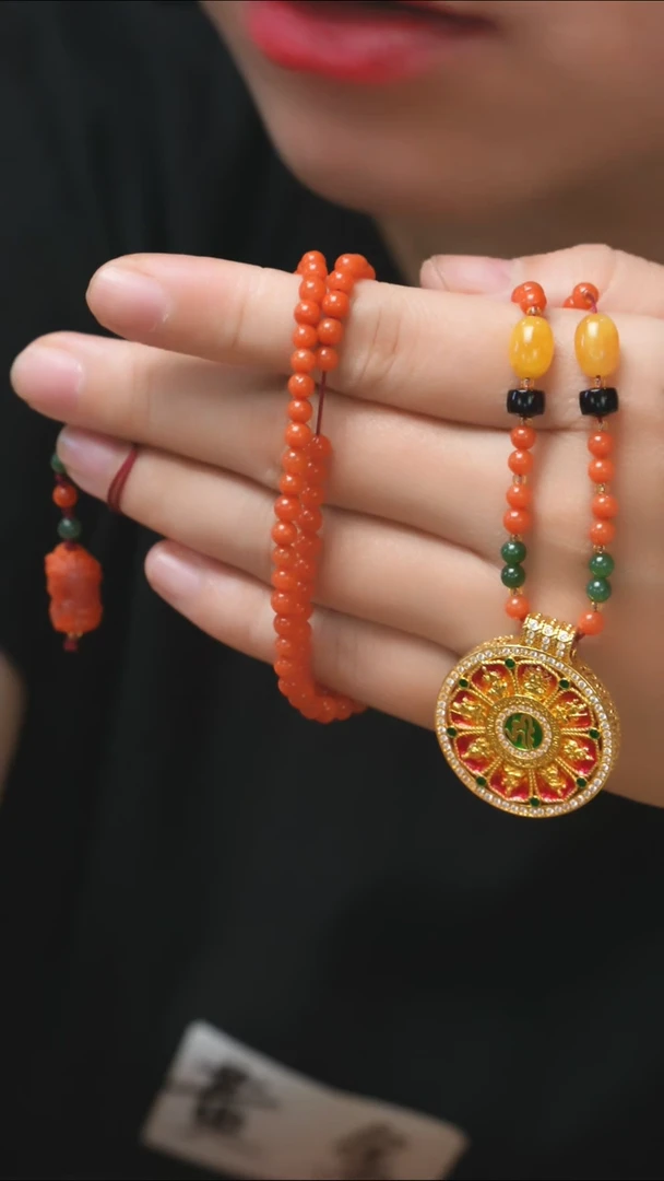 18K金镶嵌南红玛瑙珠宝奇石吊坠