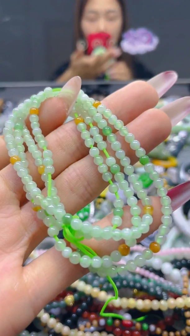颈饰未镶嵌翡翠4MM/V/翡翠A货，一件也是批发价