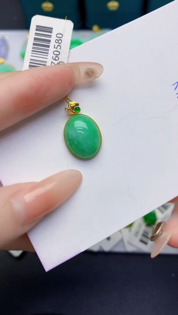 颈饰18K金镶嵌翡翠缅甸天然翡翠A货