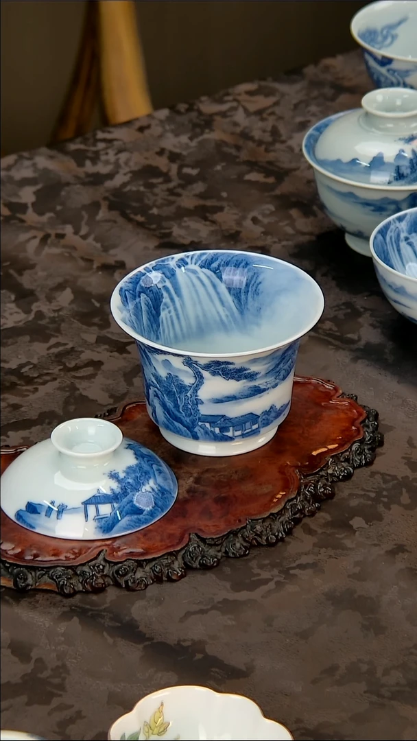 谢凯山坊青花手绘山水二才盖碗