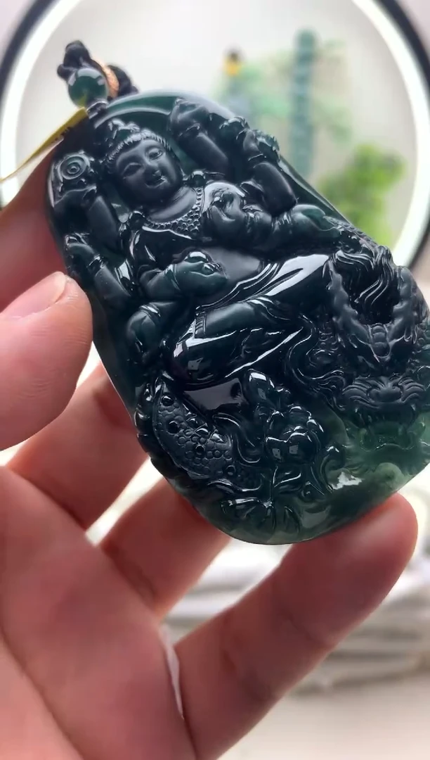 翡翠未镶嵌颈饰千手观音