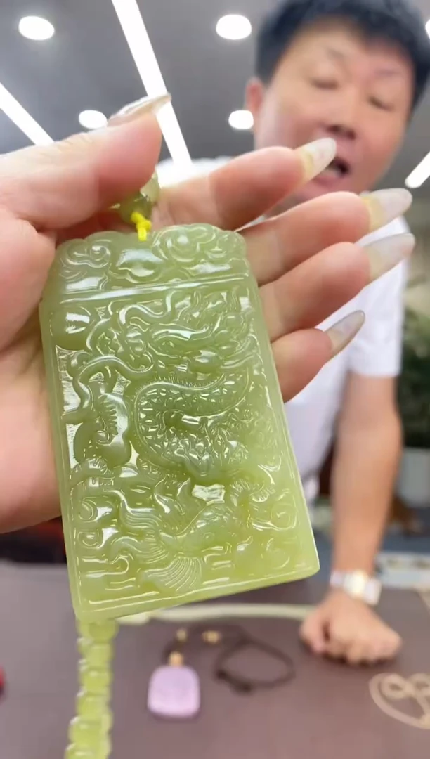 透闪石质玉未镶嵌颈饰多样式发货随机发一