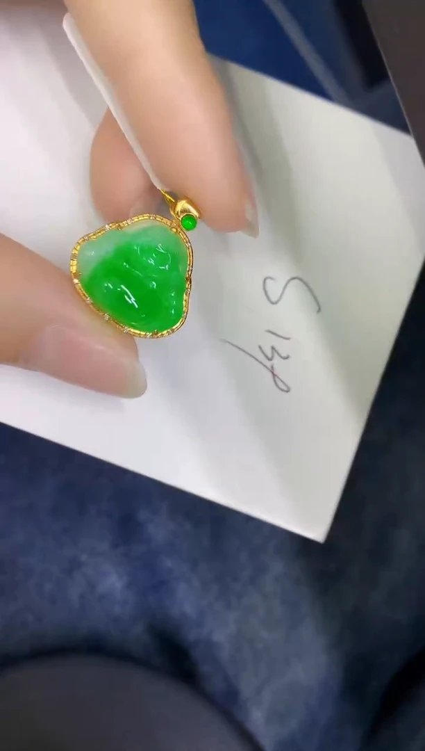颈饰18K金镶嵌翡翠缅甸天然翡翠A货