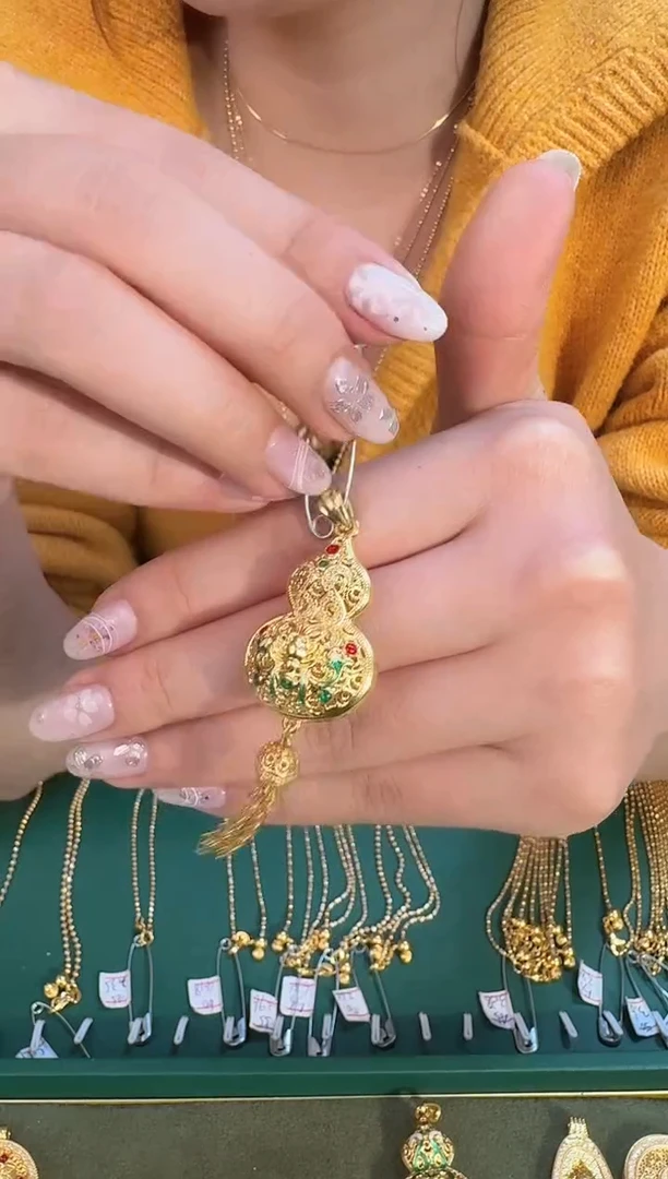 曼**笑流苏葫芦吊坠2.60 （附带礼盒包装）