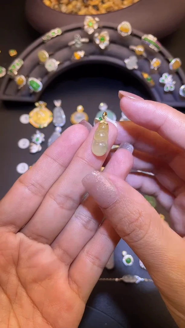 吊坠(不含链)18K金镶嵌翡翠1