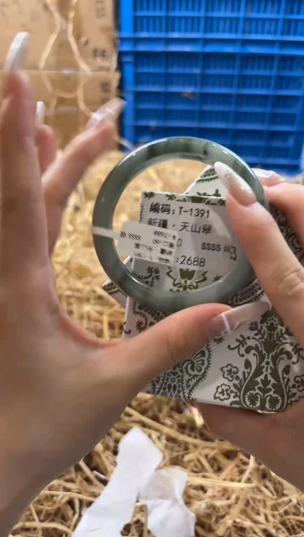 未镶嵌手镯石英质玉T-1391
