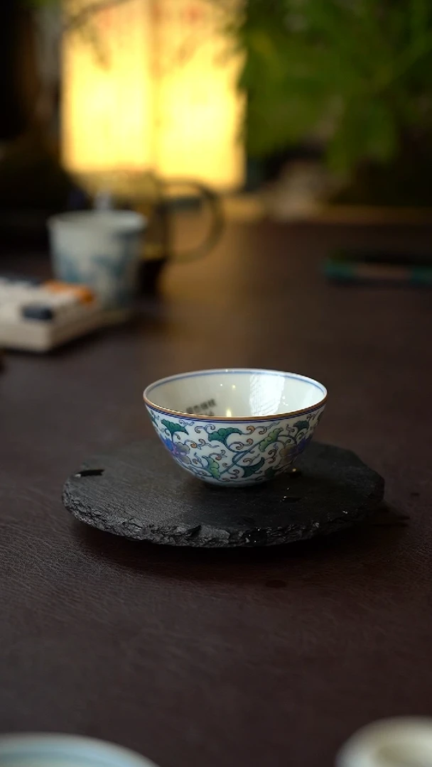 景德镇全手工手绘斗彩缠枝莲主人杯