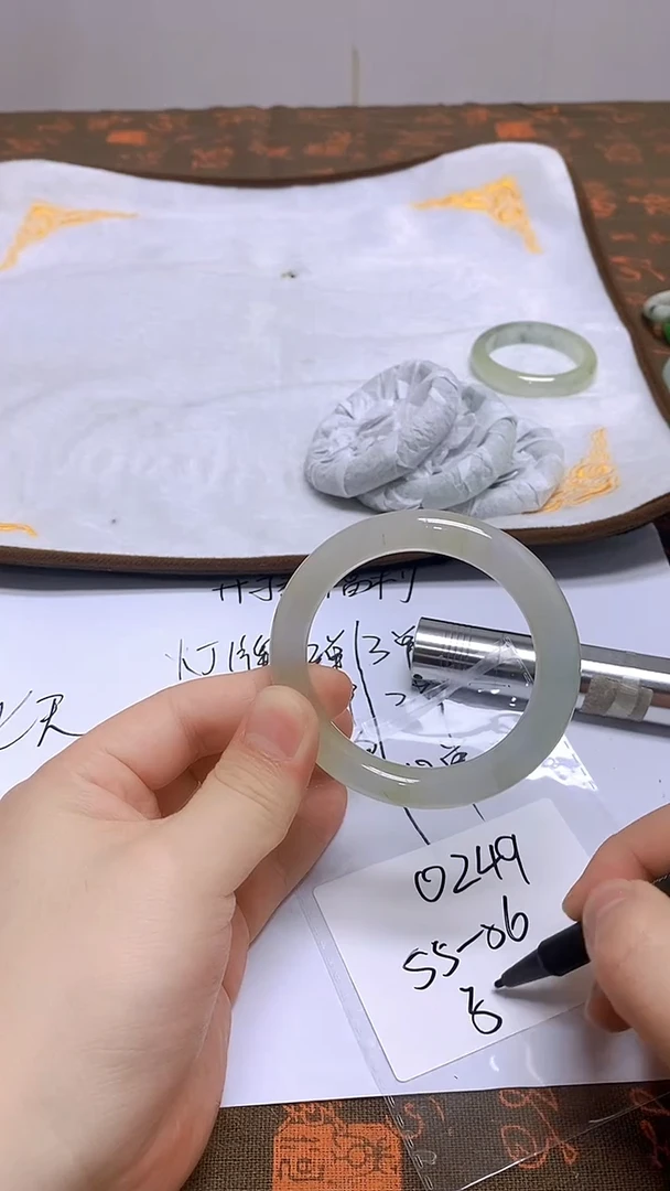 未镶嵌手镯翡翠249