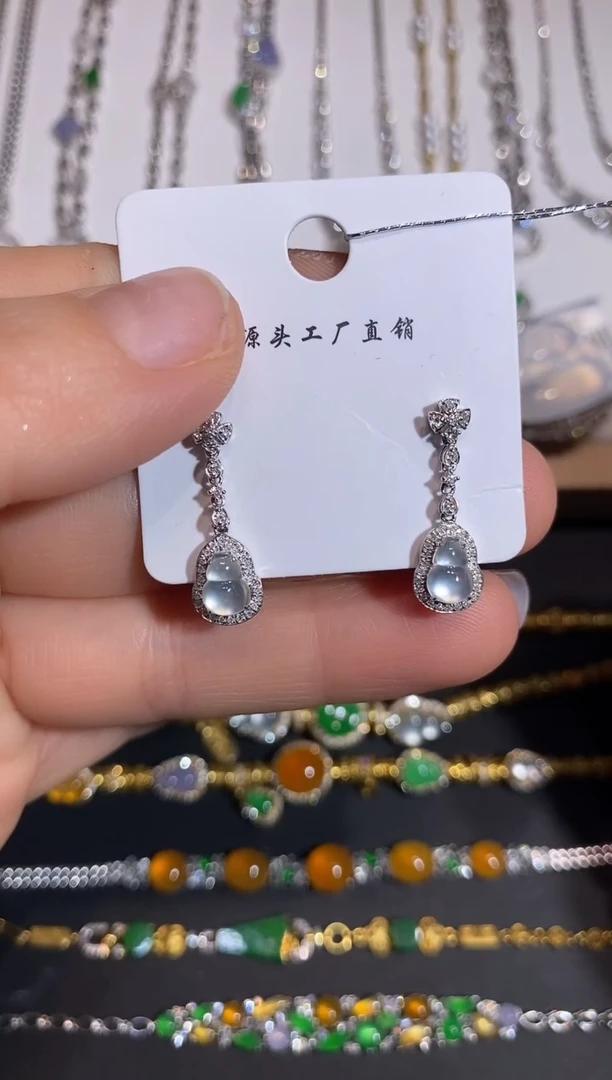 18K金镶嵌翡翠耳饰耳饰