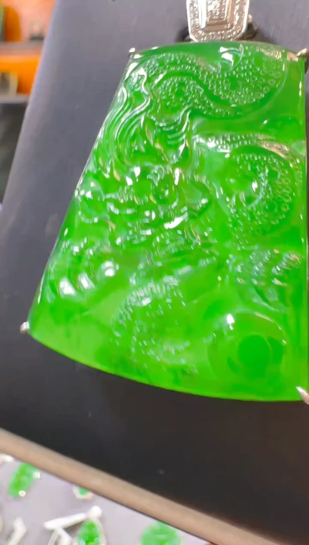 吊坠(赠链)18K金镶嵌翡翠天然A货翡翠