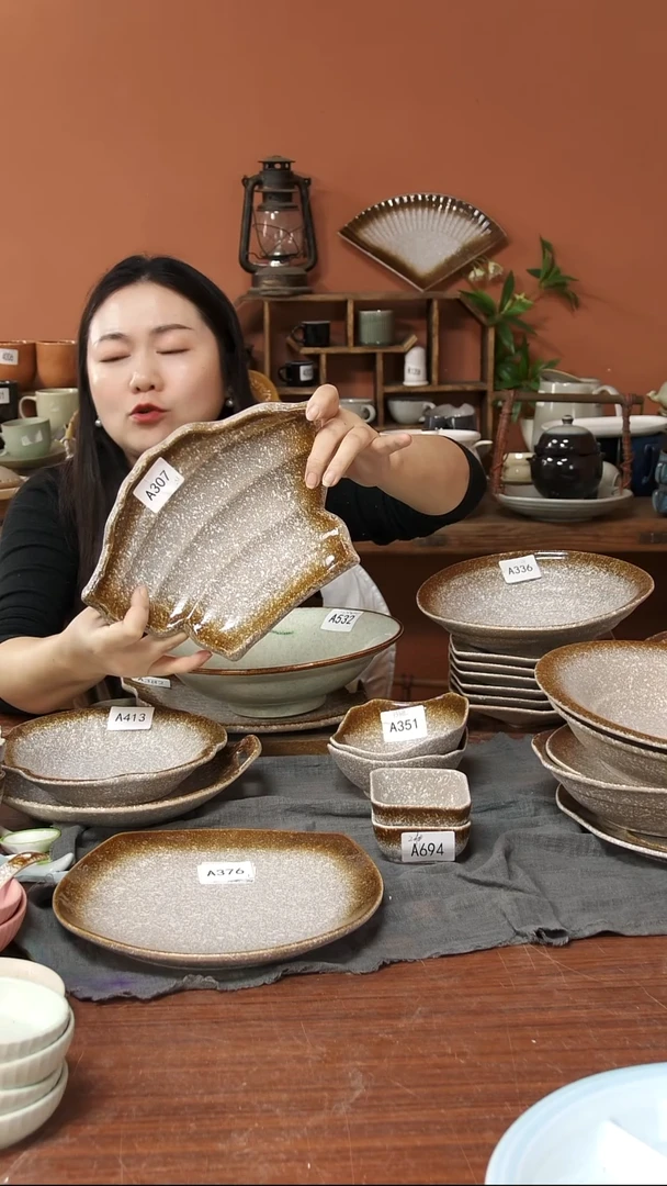 陶瓷A307 一个陶瓷粗陶三足香蕉盘可能微瑕