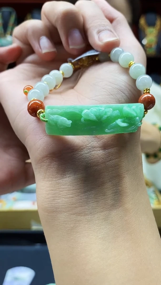 颈饰未镶嵌翡翠手串