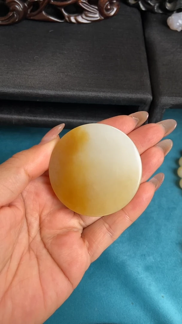 未镶嵌手链和田玉吊坠