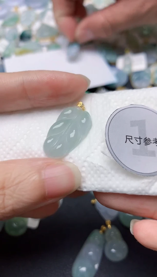 翡翠18K金镶嵌颈饰天然缅甸A货翡翠