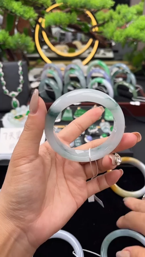 未镶嵌手镯翡翠手镯