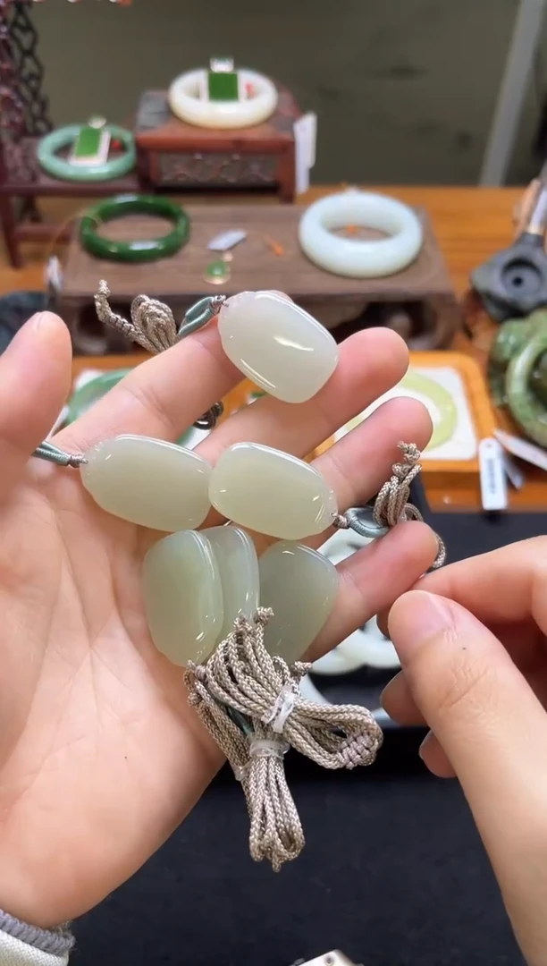 吊坠(不含链)未镶嵌和田玉青海青白 无事牌 多样性发一