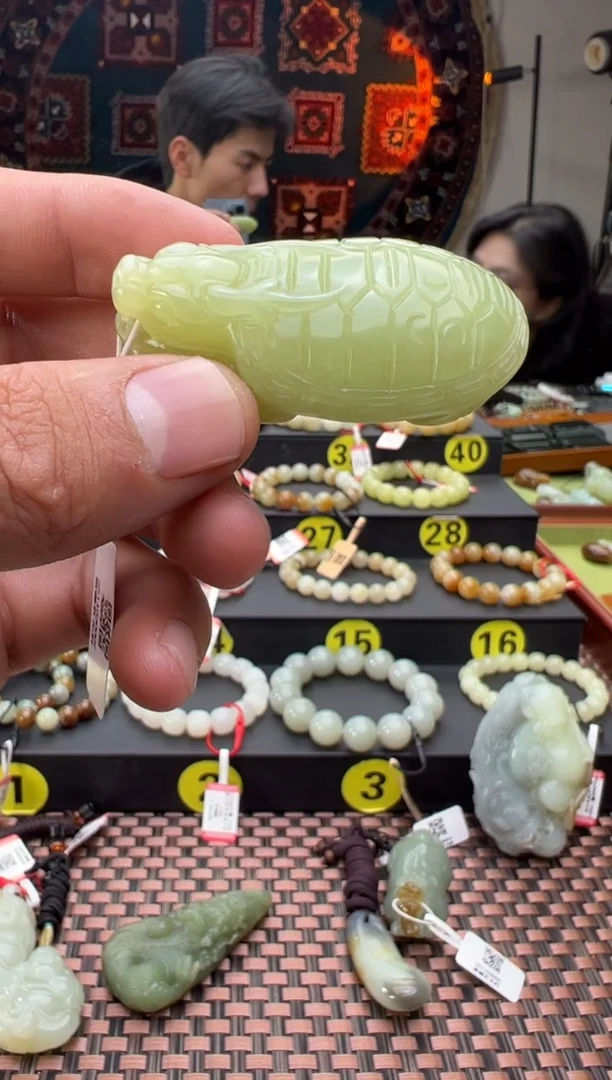 吊坠(赠链)未镶嵌和田玉若羌青黄口吊坠