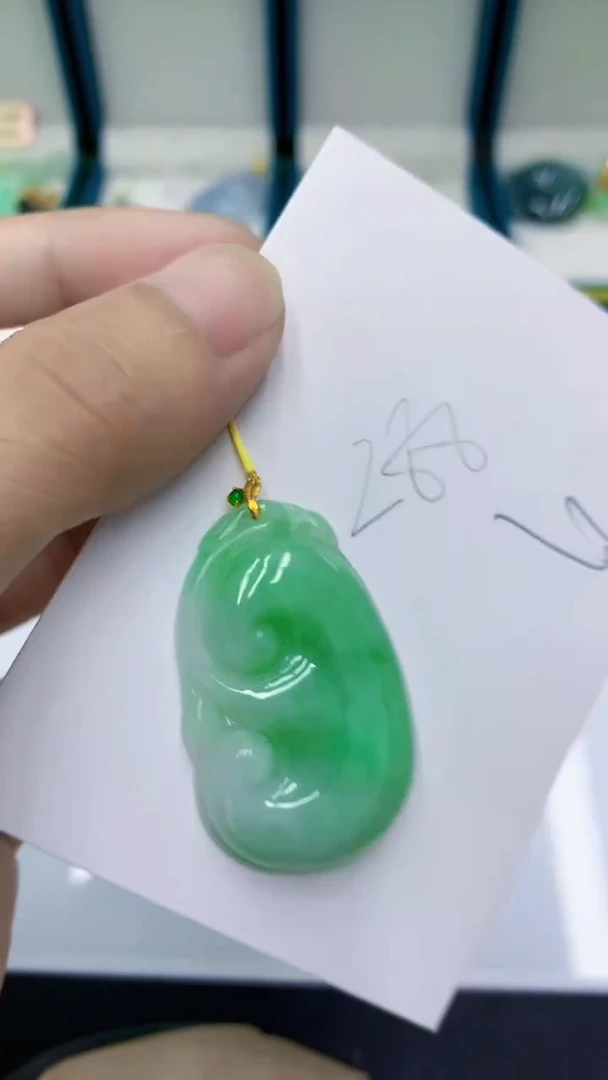 颈饰18K金镶嵌翡翠翡翠