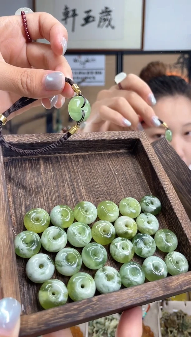 岫玉未镶嵌手链多样性发货其中发一