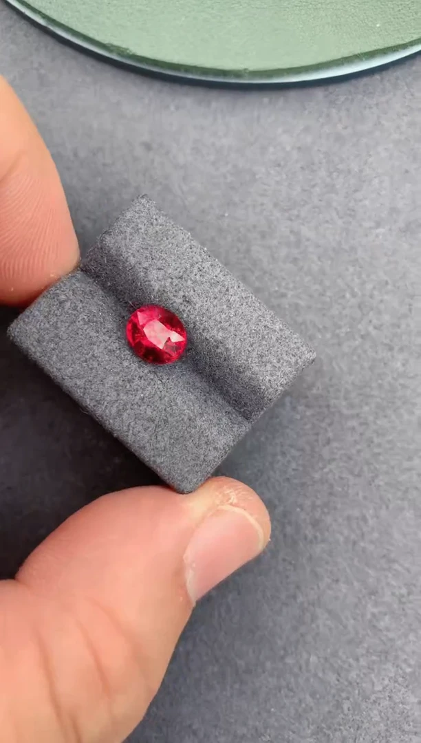 未镶嵌裸石碧玺1.6ct 卢比来碧玺