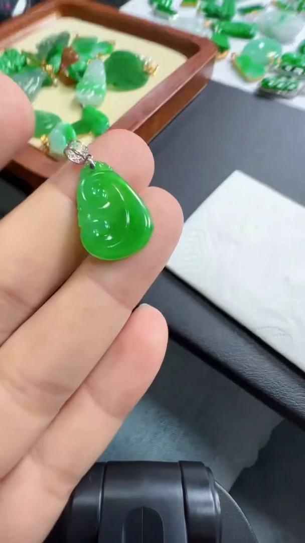 吊坠(不含链)18K金镶嵌翡翠980