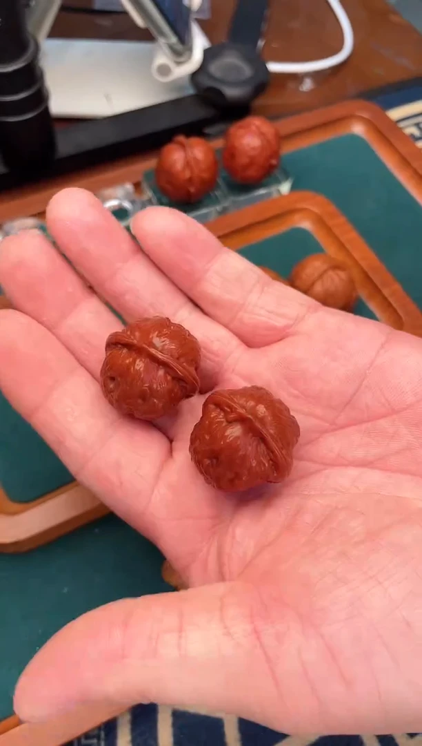 【闪购商品】文玩核桃把件秋子瓷娃娃