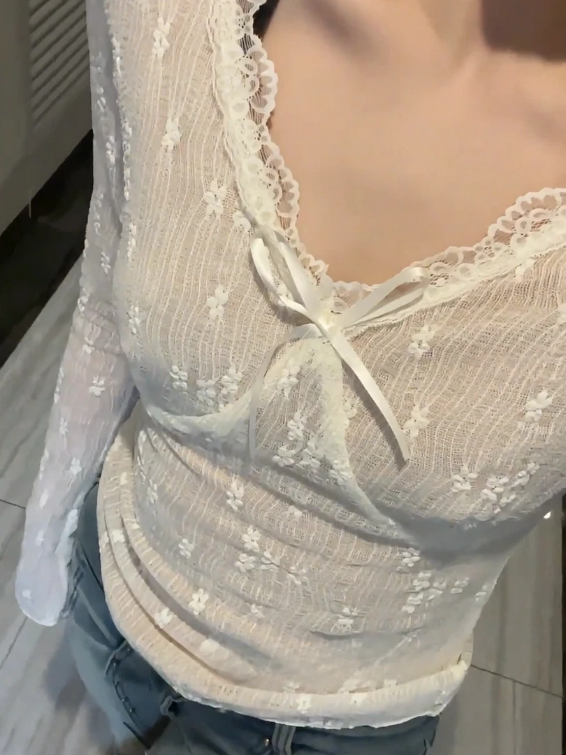 高级感拼接花边V领蕾丝打底衫女秋冬保暖内搭长袖加绒加厚可外穿