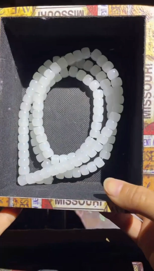 和田玉未镶嵌颈饰白玉老型珠108颗项链1件